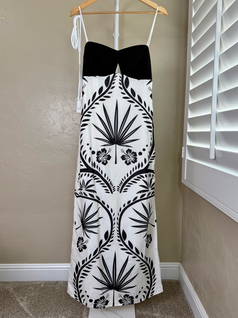 Commense Black Off White Linen Blend Maxi Dress Open Back Medium NWT - Picture 4 of 11